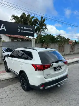 MITSUBISHI-OUTLANDER-2015