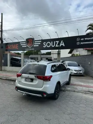 MITSUBISHI-OUTLANDER-2.0 16V GASOLINA 4P AUTOMÁTICO MITSUBISHI-OUTLANDER-2015