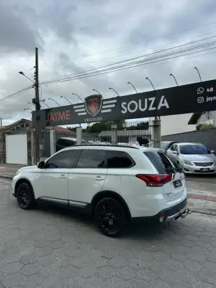 MITSUBISHI-OUTLANDER-2.0 16V GASOLINA 4P AUTOMÁTICO MITSUBISHI-OUTLANDER-2015