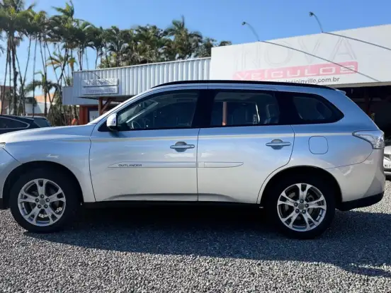 MITSUBISHI-OUTLANDER-2.0 16V GASOLINA 4P AUTOMÁTICO MITSUBISHI-OUTLANDER-2013