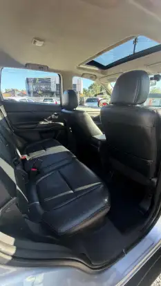 MITSUBISHI-OUTLANDER-2013
