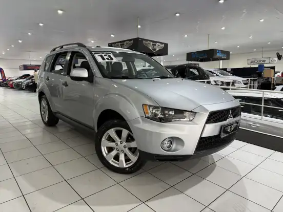 MITSUBISHI-OUTLANDER-2.0 16V GASOLINA 4P AUTOMÁTICO MITSUBISHI-OUTLANDER-2013