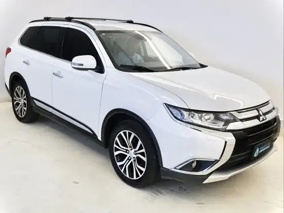 MITSUBISHI-OUTLANDER-2015