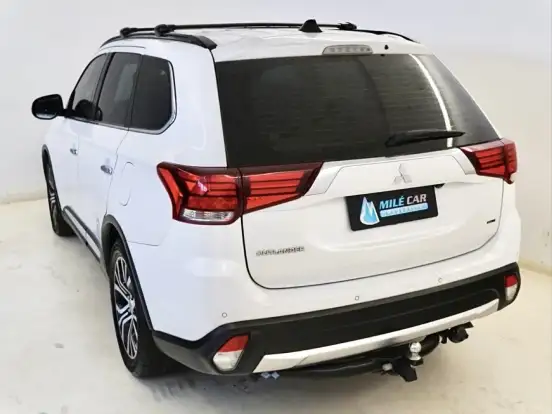 MITSUBISHI-OUTLANDER-2015