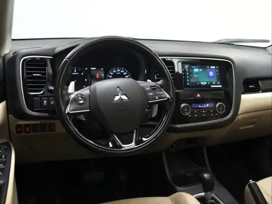 MITSUBISHI-OUTLANDER-2015