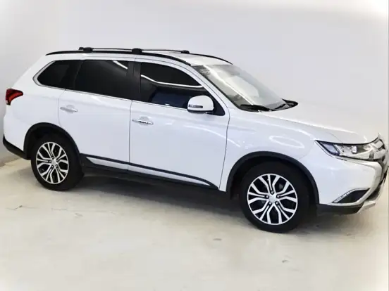 MITSUBISHI-OUTLANDER-2015
