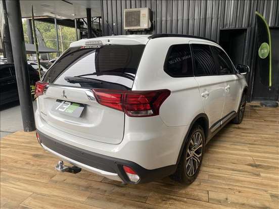 MITSUBISHI-OUTLANDER-2015