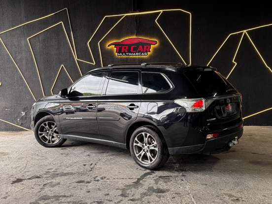 MITSUBISHI-OUTLANDER-2014