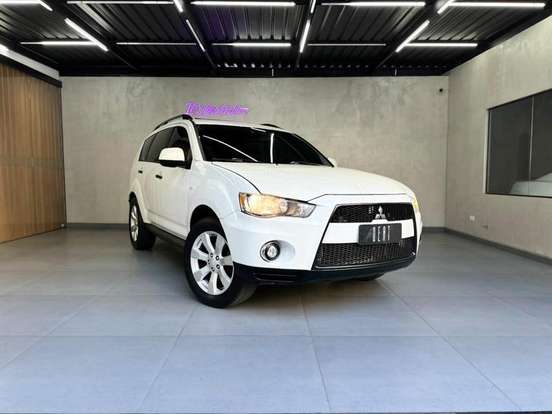 MITSUBISHI-OUTLANDER-2011
