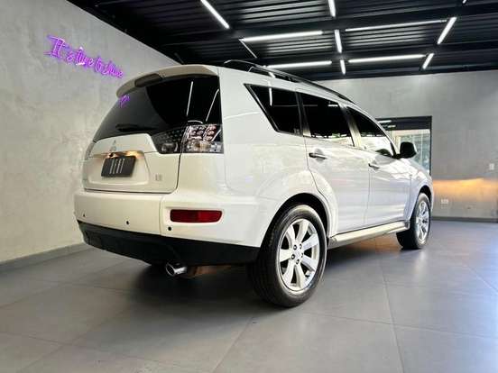 MITSUBISHI-OUTLANDER-2011