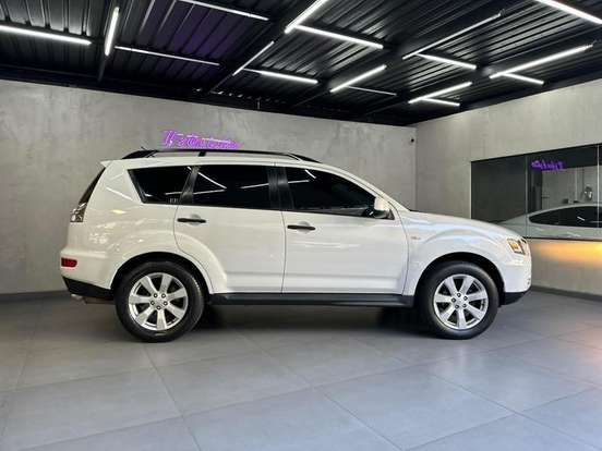 MITSUBISHI-OUTLANDER-2011