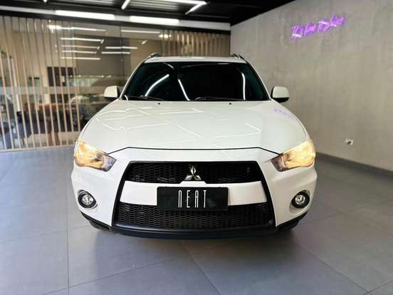 MITSUBISHI-OUTLANDER-2011