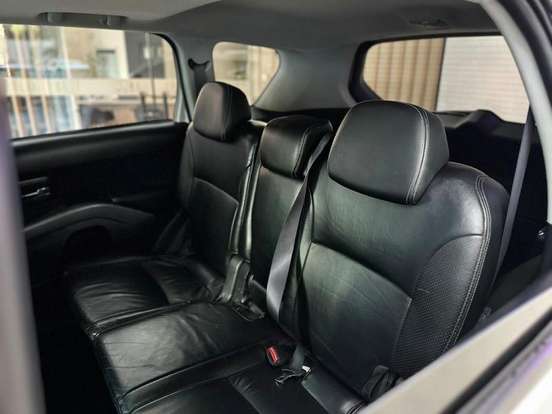 MITSUBISHI-OUTLANDER-2011