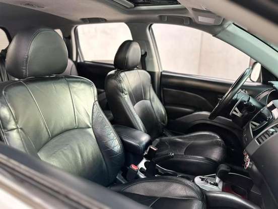 MITSUBISHI-OUTLANDER-2011