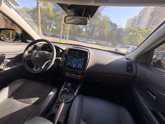 MITSUBISHI-OUTLANDER-2021