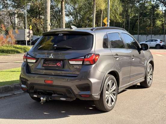 MITSUBISHI-OUTLANDER-2021