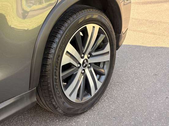MITSUBISHI-OUTLANDER-2021