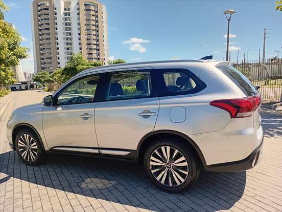 MITSUBISHI-OUTLANDER-2.0 MIVEC GASOLINA HPE AUTOMÁTICO MITSUBISHI-OUTLANDER-2019