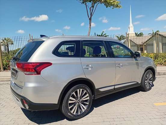 MITSUBISHI-OUTLANDER-2019