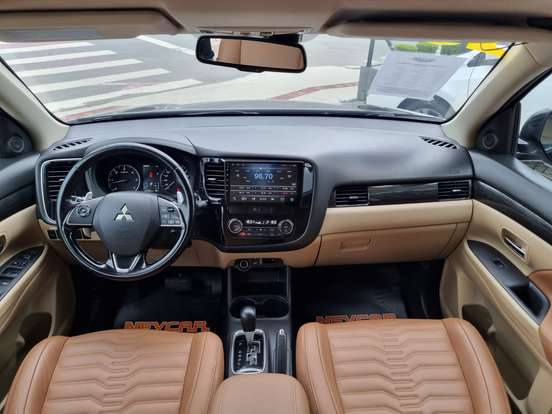 MITSUBISHI-OUTLANDER-2.2 4X4 16V DIESEL 4P AUTOMÁTICO MITSUBISHI-OUTLANDER-2015