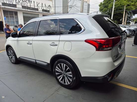 MITSUBISHI-OUTLANDER-2019