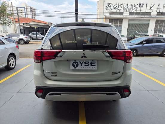 MITSUBISHI-OUTLANDER-2019
