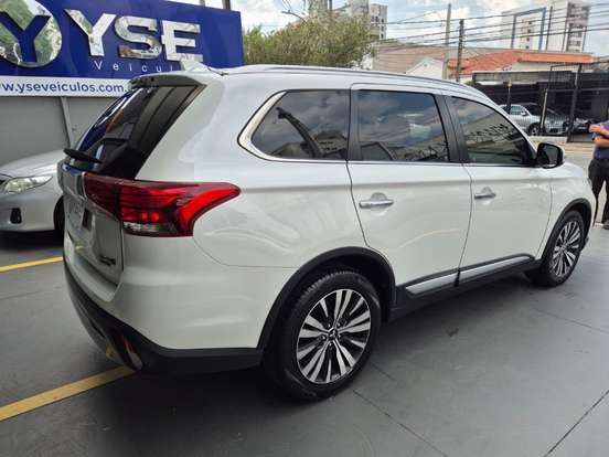 MITSUBISHI-OUTLANDER-2.2 MIVEC DI-D DIESEL HPE-S AWD AUTOMÁTICO MITSUBISHI-OUTLANDER-2019
