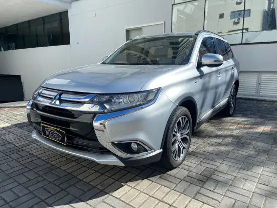 MITSUBISHI-OUTLANDER-3.0 GT 4X4 V6 24V GASOLINA 4P AUTOMÁTICO MITSUBISHI-OUTLANDER-2016