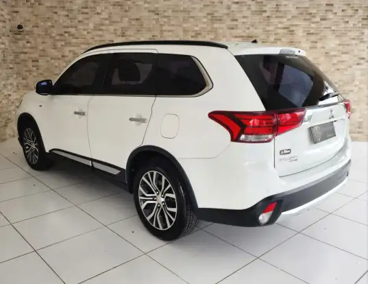 MITSUBISHI-OUTLANDER-3.0 GT 4X4 V6 24V GASOLINA 4P AUTOMÁTICO MITSUBISHI-OUTLANDER-2015