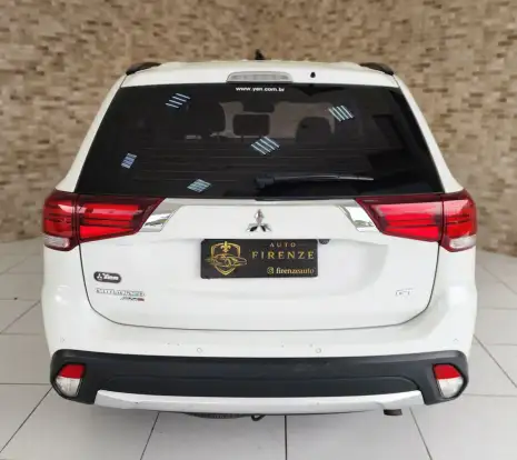 MITSUBISHI-OUTLANDER-3.0 GT 4X4 V6 24V GASOLINA 4P AUTOMÁTICO MITSUBISHI-OUTLANDER-2015