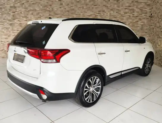 MITSUBISHI-OUTLANDER-3.0 GT 4X4 V6 24V GASOLINA 4P AUTOMÁTICO MITSUBISHI-OUTLANDER-2015