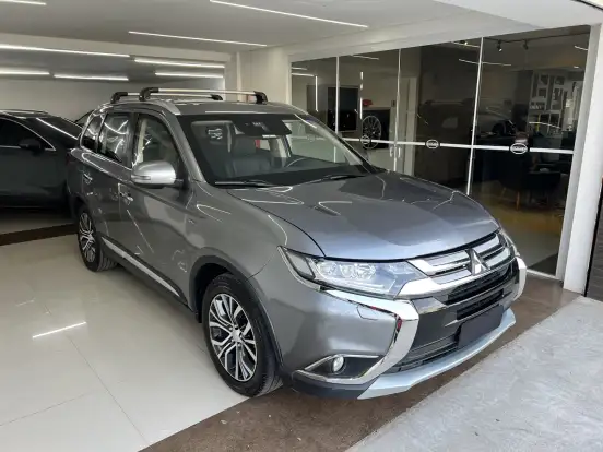 MITSUBISHI-OUTLANDER-3.0 GT 4X4 V6 24V GASOLINA 4P AUTOMÁTICO MITSUBISHI-OUTLANDER-2016