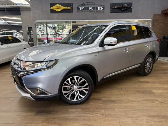 MITSUBISHI-OUTLANDER-2016