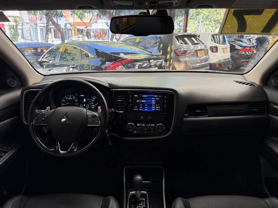 MITSUBISHI-OUTLANDER-2016