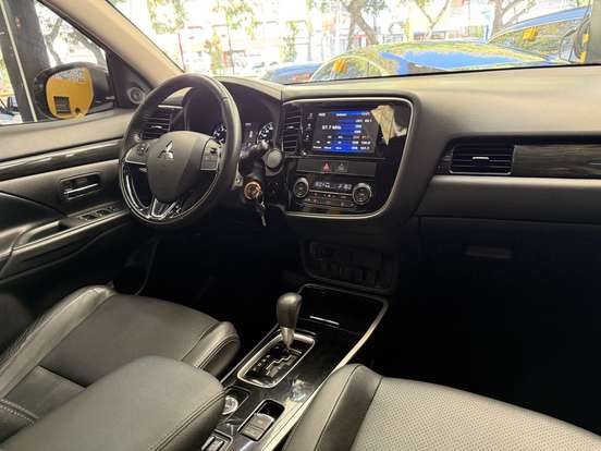 MITSUBISHI-OUTLANDER-2016