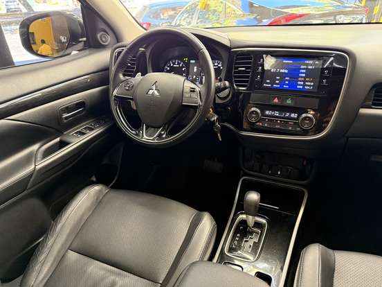 MITSUBISHI-OUTLANDER-2016