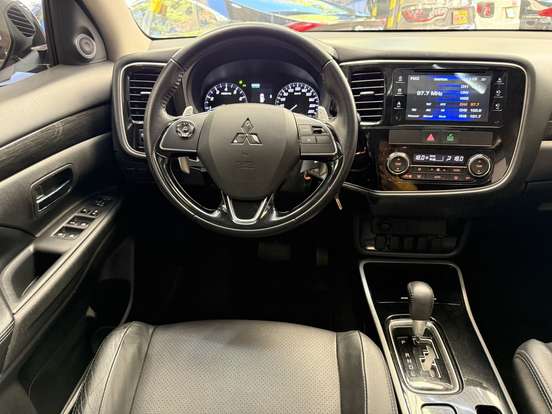 MITSUBISHI-OUTLANDER-3.0 GT 4X4 V6 24V GASOLINA 4P AUTOMÁTICO MITSUBISHI-OUTLANDER-2016