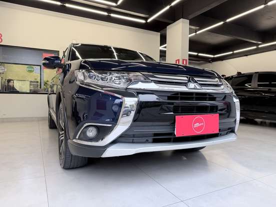 MITSUBISHI-OUTLANDER-2018