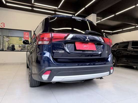 MITSUBISHI-OUTLANDER-2018