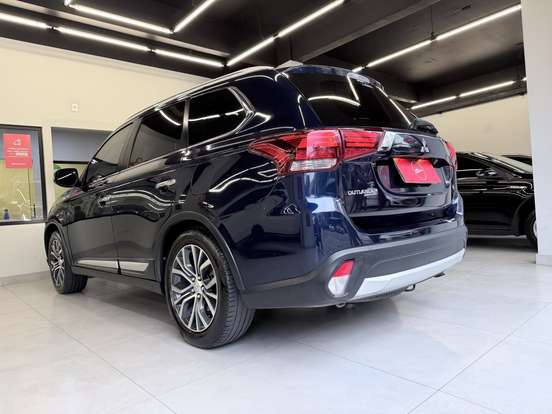 MITSUBISHI-OUTLANDER-3.0 GT 4X4 V6 24V GASOLINA 4P AUTOMÁTICO MITSUBISHI-OUTLANDER-2018