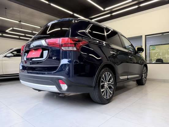 MITSUBISHI-OUTLANDER-2018