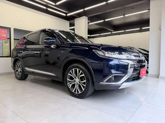 MITSUBISHI-OUTLANDER-2018