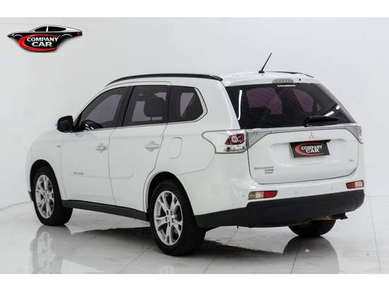 MITSUBISHI-OUTLANDER-2014