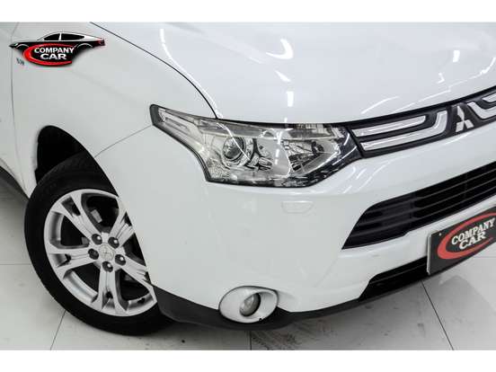 MITSUBISHI-OUTLANDER-2014
