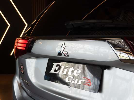 MITSUBISHI-OUTLANDER-3.0 GT 4X4 V6 24V GASOLINA 4P AUTOMÁTICO MITSUBISHI-OUTLANDER-2016
