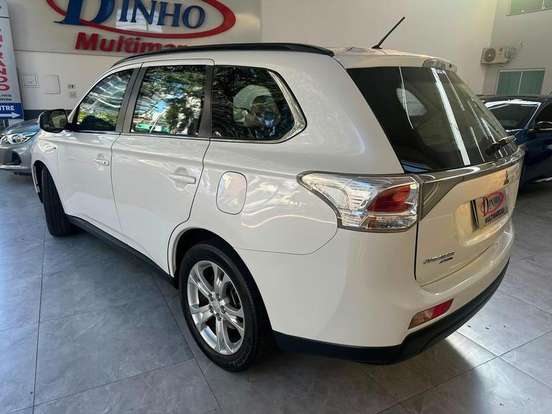 MITSUBISHI-OUTLANDER-2013