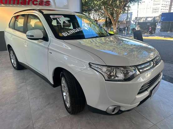 MITSUBISHI-OUTLANDER-3.0 GT 4X4 V6 24V GASOLINA 4P AUTOMÁTICO MITSUBISHI-OUTLANDER-2013