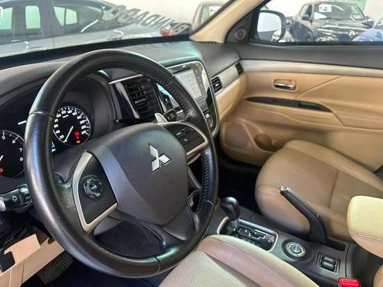 MITSUBISHI-OUTLANDER-2013