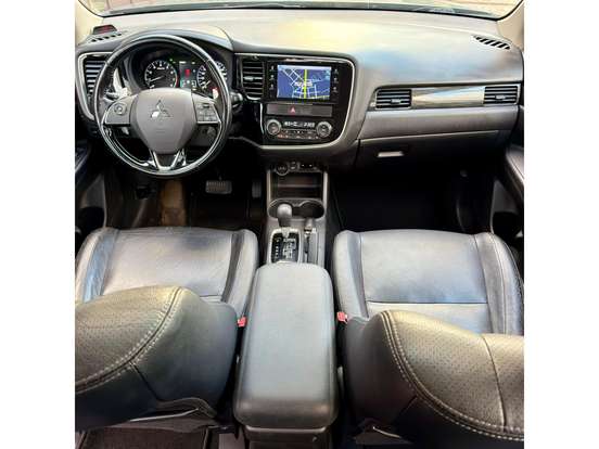 MITSUBISHI-OUTLANDER-3.0 GT 4X4 V6 24V GASOLINA 4P AUTOMÁTICO MITSUBISHI-OUTLANDER-2015