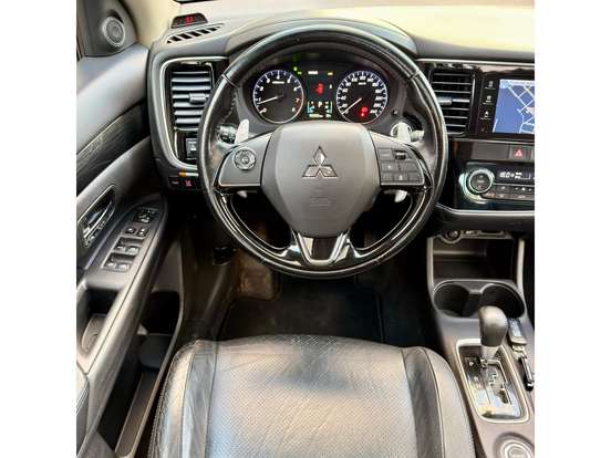 MITSUBISHI-OUTLANDER-3.0 GT 4X4 V6 24V GASOLINA 4P AUTOMÁTICO MITSUBISHI-OUTLANDER-2015